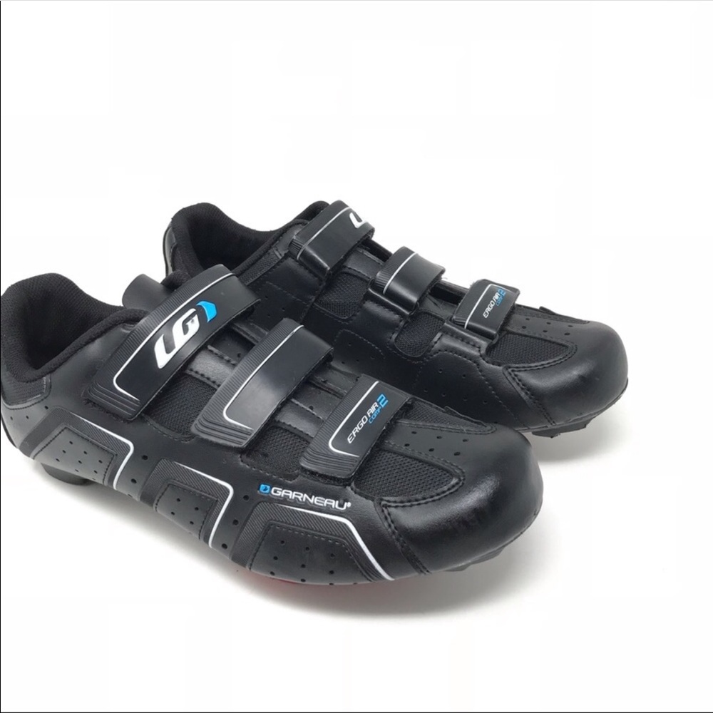 Cycling shoes with clips